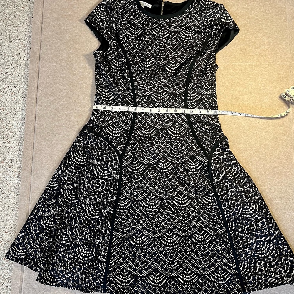 Maggy London Black and Cream Lace Midi Dress, size 12, like new - Picture 3 of 6